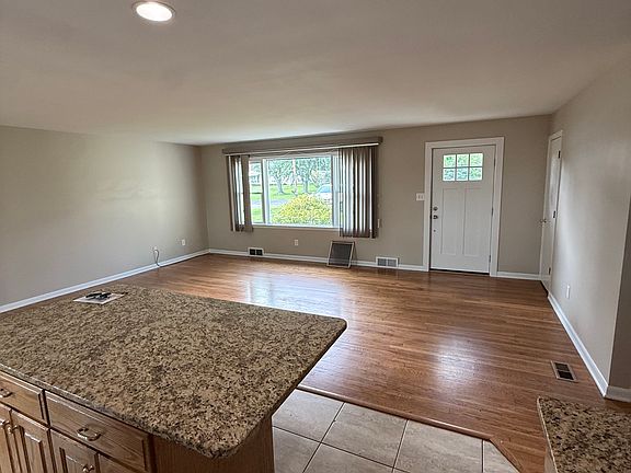 4th image of 628 Senn Dr