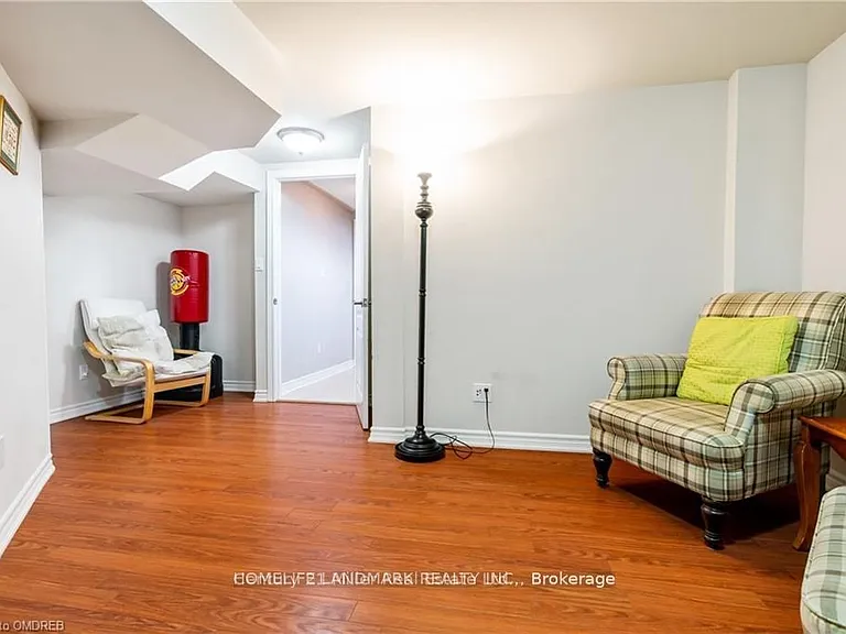 2384 Parkglen Ave — Photo 6