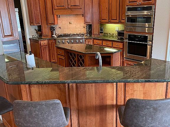 4th image of 75 Lakeway Dr