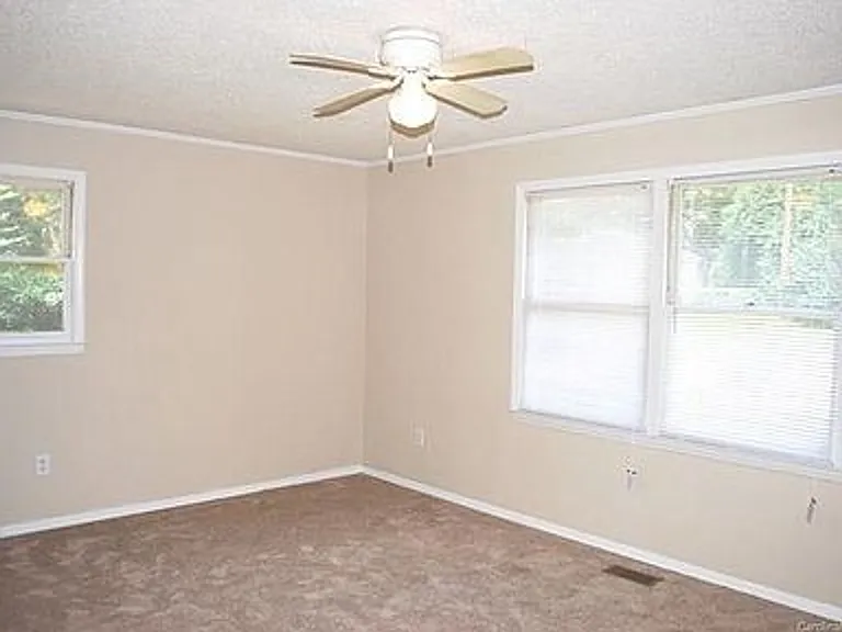 705 Mapleleaf Ln — Photo 12