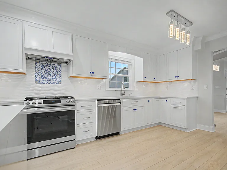 2501 Eastern Point Ct — Photo 8