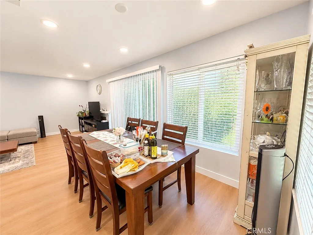 3 bed, 2.5 bath, 1856 sqft, $3,950 — Photo 3