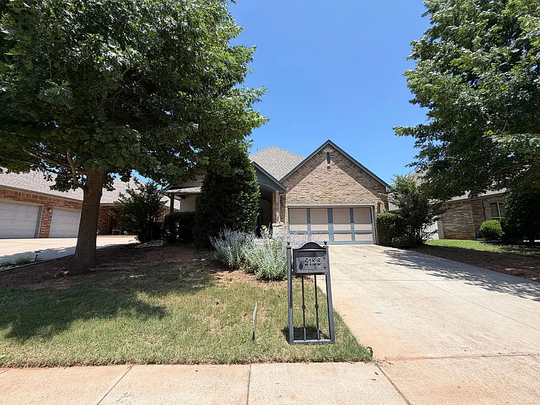 2125 Turtle Creek Dr — Photo 1