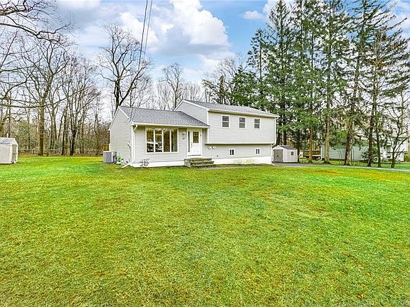 3rd image of 8 Butternut Dr