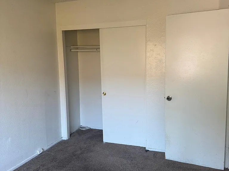 341 S Maple Ave — Photo 10