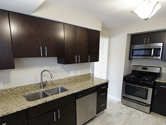3rd image of 4448 W 227th St