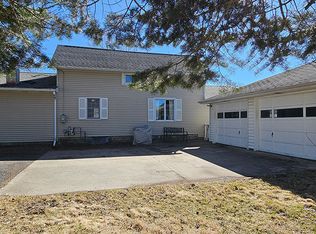 10211 Main St, Fenton, IL 61251