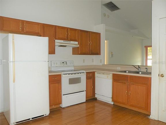 4th image of 39 Elizabeth Ave