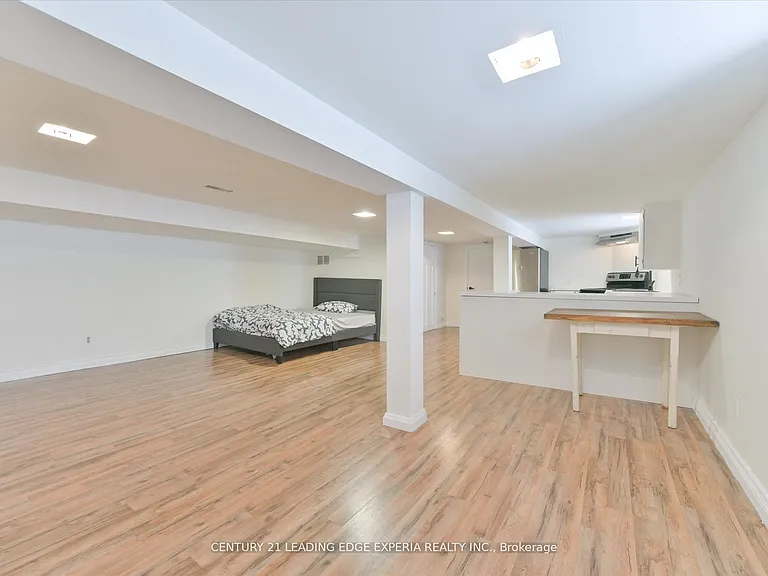 24 Torrens Ave #LOWER — Photo 8