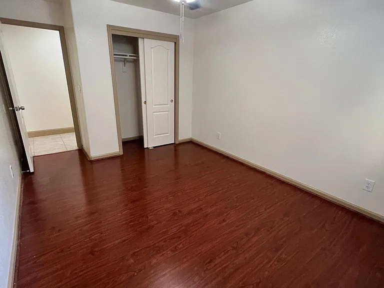 921 Fedora Ave — Photo 8