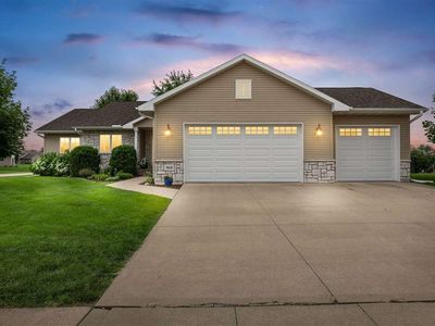 960 Fox Valley Dr, North Liberty, IA, 52317