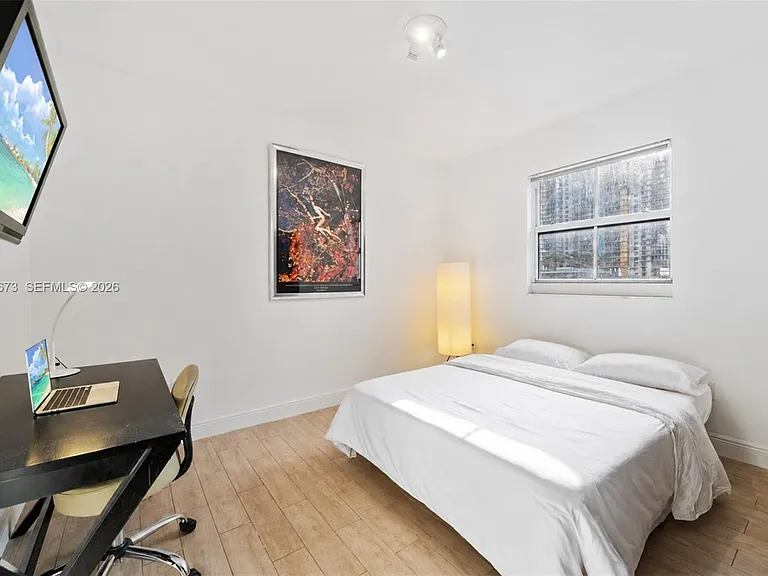 185 SE 14th Ter #1410 — Photo 11