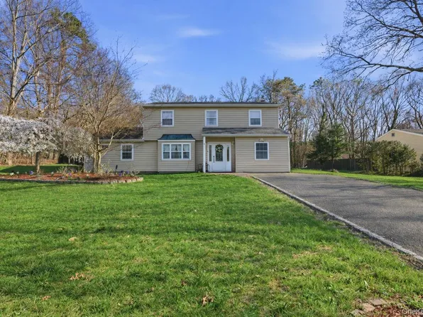 4 Howard Street, Selden, NY 11784