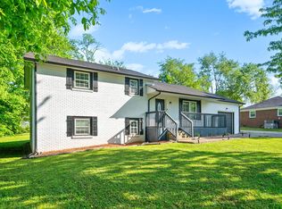 105 Airport Rd, Clarksville, TN 37042