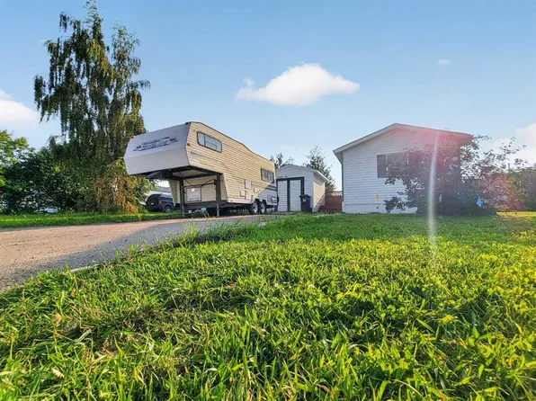 10826 E 98th St, Grande Prairie County No. 1, AB T8X 5E2