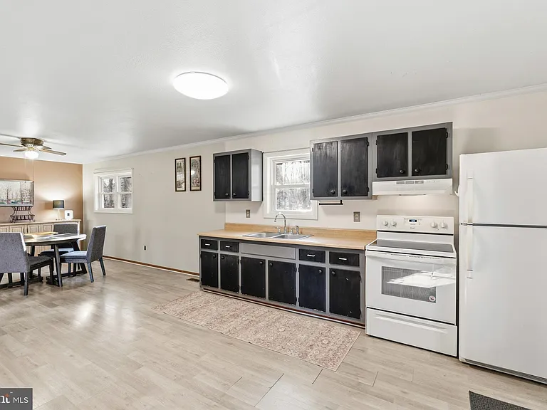 1330 Jason Ln — Photo 17
