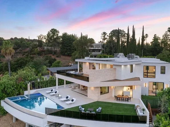 16988 Strawberry Dr, Encino, CA 91436