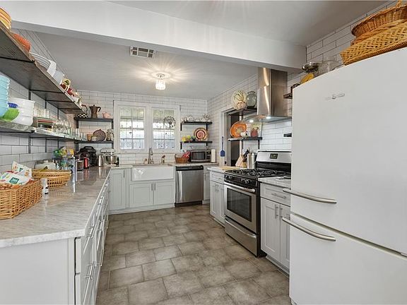 5th image of 3701 Marigny St