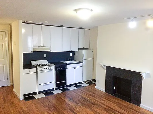 Rented by Francine Realty | media 8