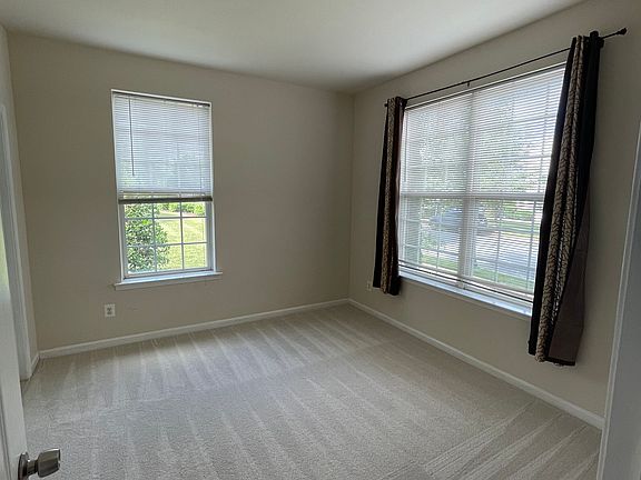 5th image of 23052 Sweetspire Dr #1