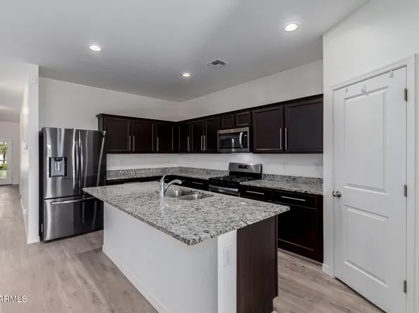 303 W Mammoth Cave Drive, San Tan Valley, AZ 85140