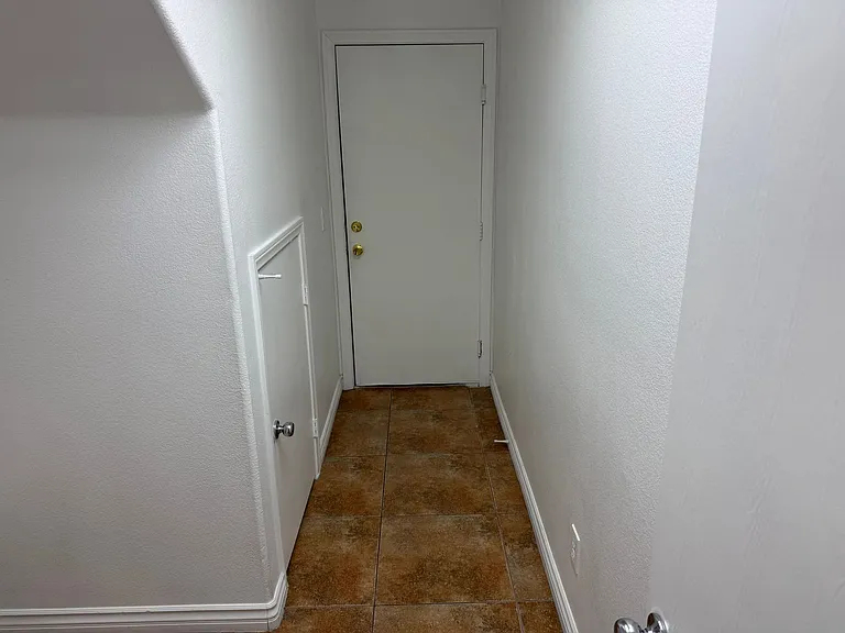 10039 Mystic Lake Ave — Photo 17