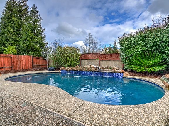 3rd image of 2955 Fox Hill Dr