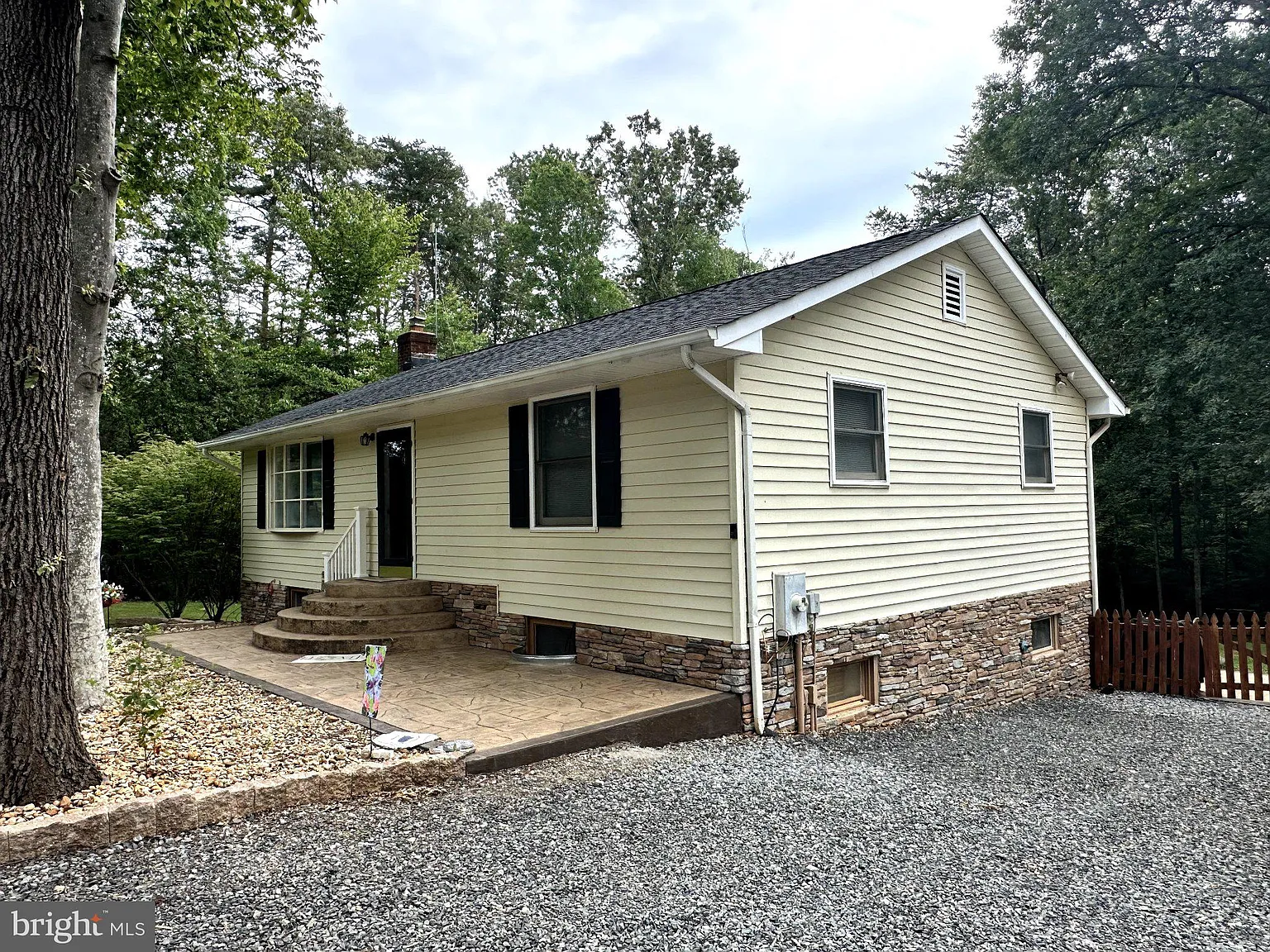 3 bed, 2.0 bath, 2080 sqft, $2,800 — Photo 1