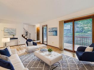 2204 Country Ln, Minnetonka, MN 55305