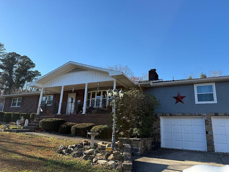 1st image of 302 Pine Dr