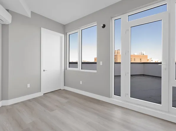 639 E 28th St #2D, Brooklyn, NY 11210