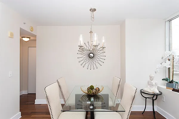 Sold by Nestseekers | media 10