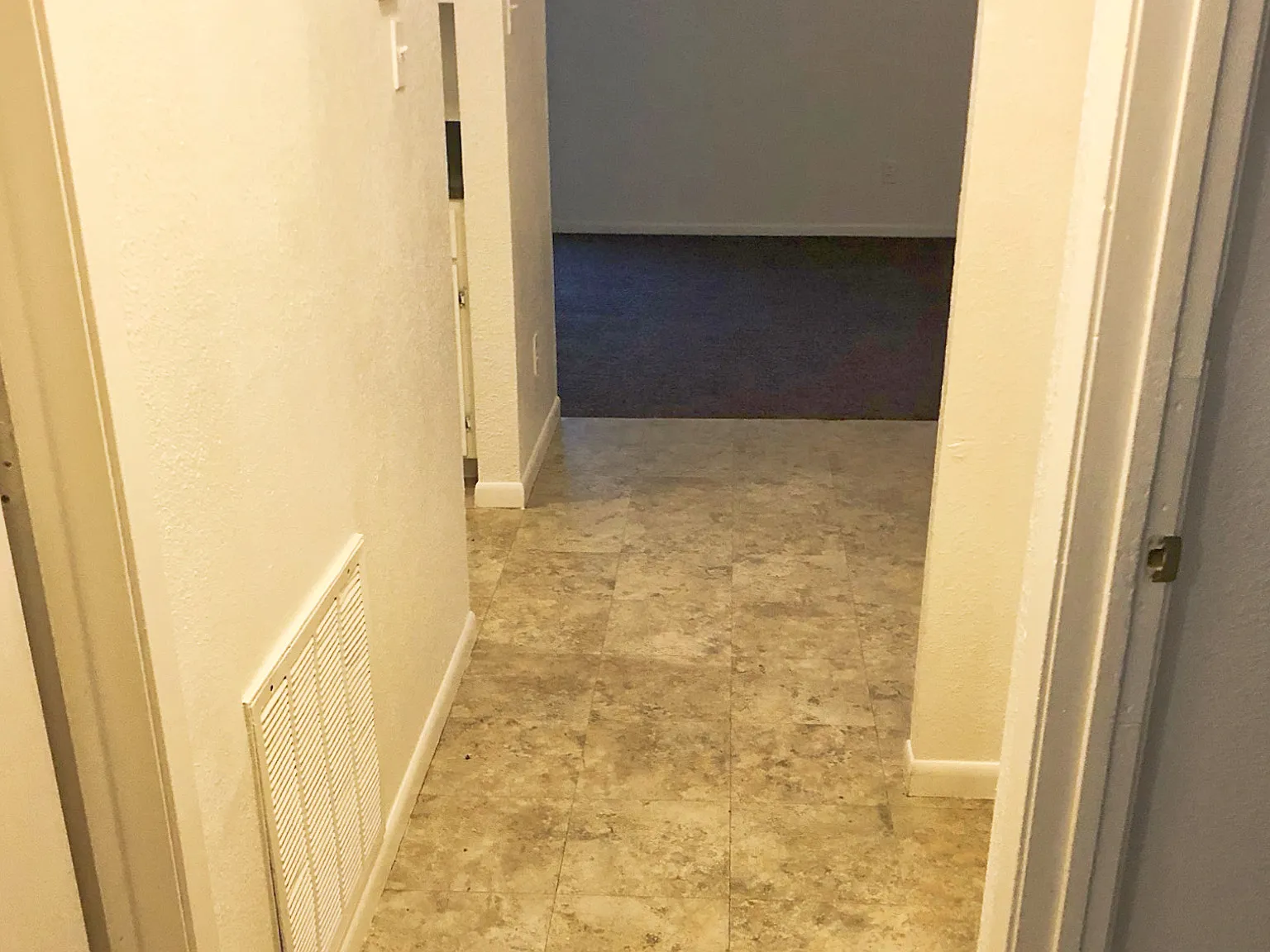 2 bed, 1007 sqft, $1,200 — Photo 3