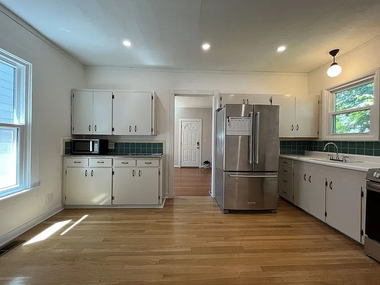 610 NE 79th Ave — Photo 9