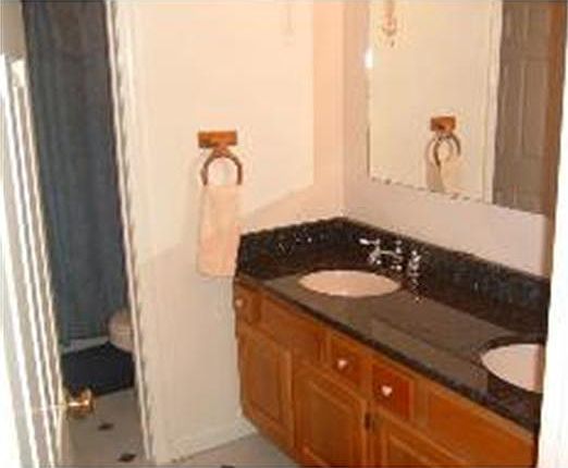 3rd image of 215 Laurelwood Dr