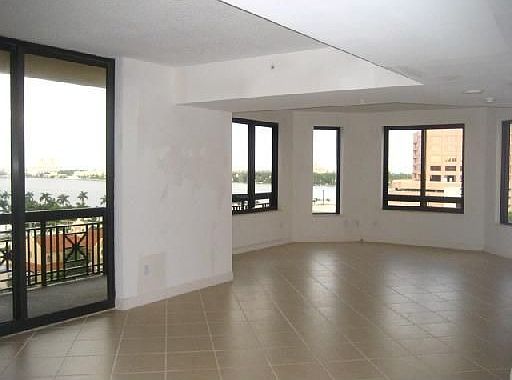 2052 sq ft
