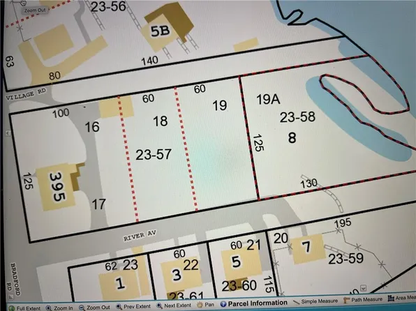 8 River Ave, Bradford, RI 02808
