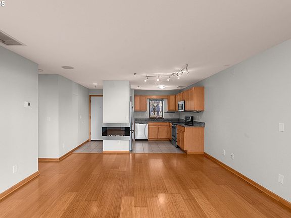 4th image of 1010 NW Naito Pkwy APT M2