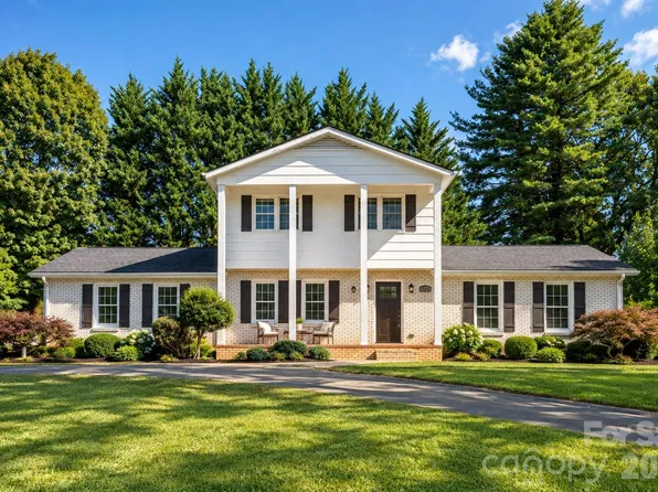 1376 Glenheath Dr, Hendersonville, NC 28791