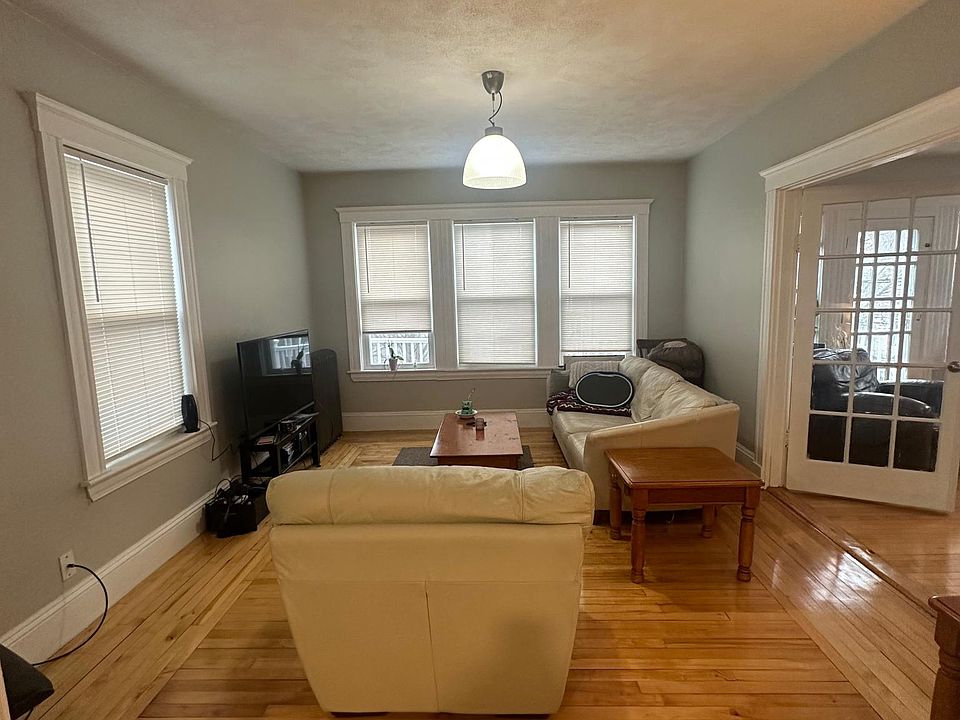 1st image of 130 Auburn St #2