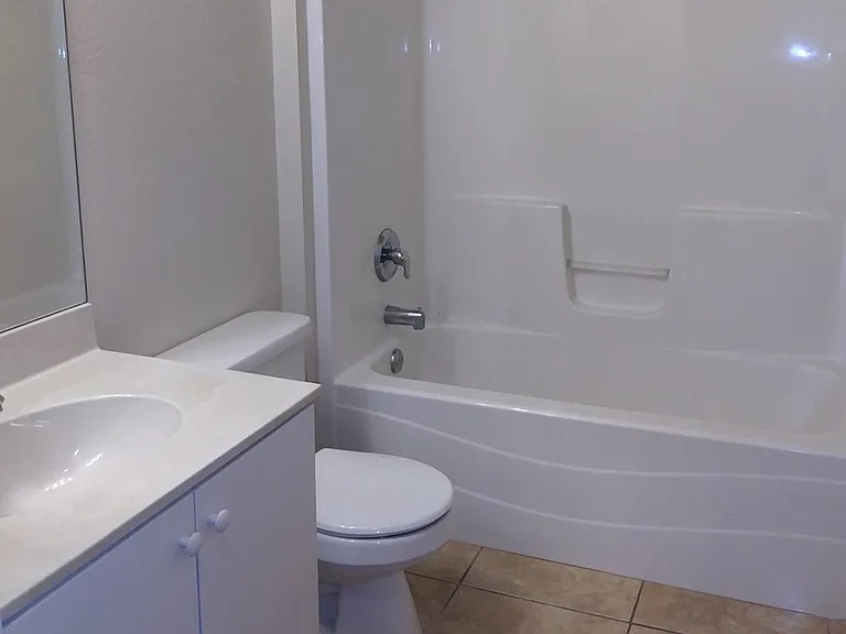 1328 SE 8th Ave — Photo 2