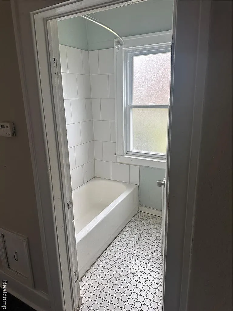 7510-12 Dunedin Street - 7512... — Photo 2