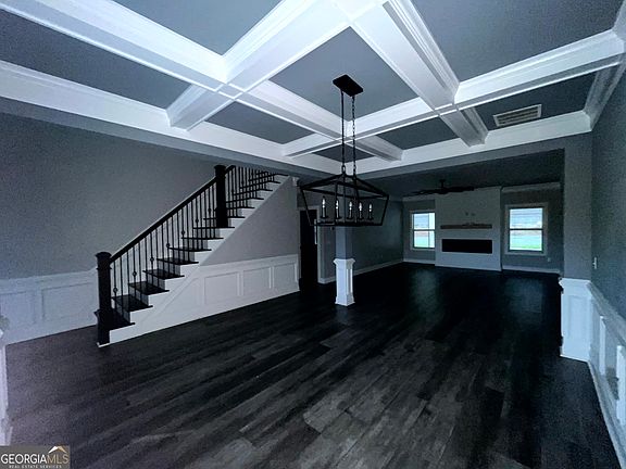 3rd image of 2060 Marlborough Dr