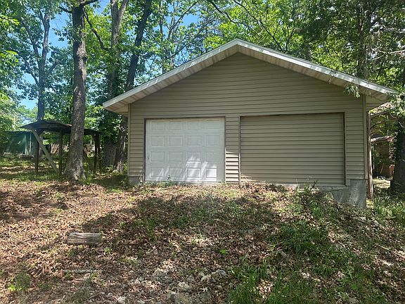 3rd image of 129 Oak Circle Circle