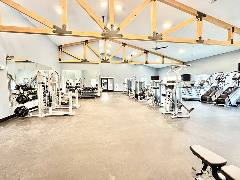 24/7 FITNESS CENTER, SPIN ROOM, & YOGA ROOM