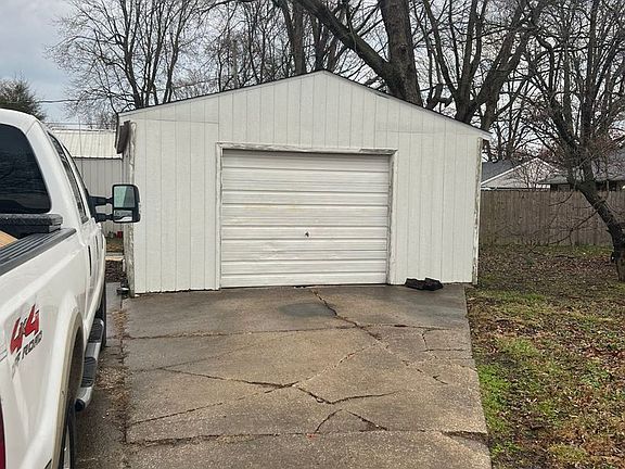 3rd image of 2228 Belmont Dr