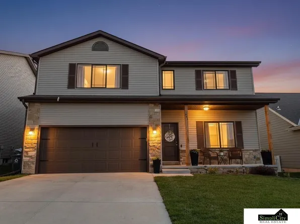 941 Scotts Creek Ct, Hickman, NE 68372