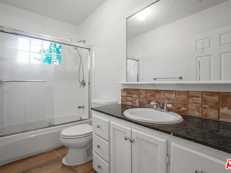 449 N Sweetzer Ave — Photo 24