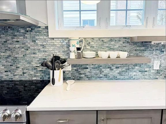 5th image of 21 Warren Ave Unit 21