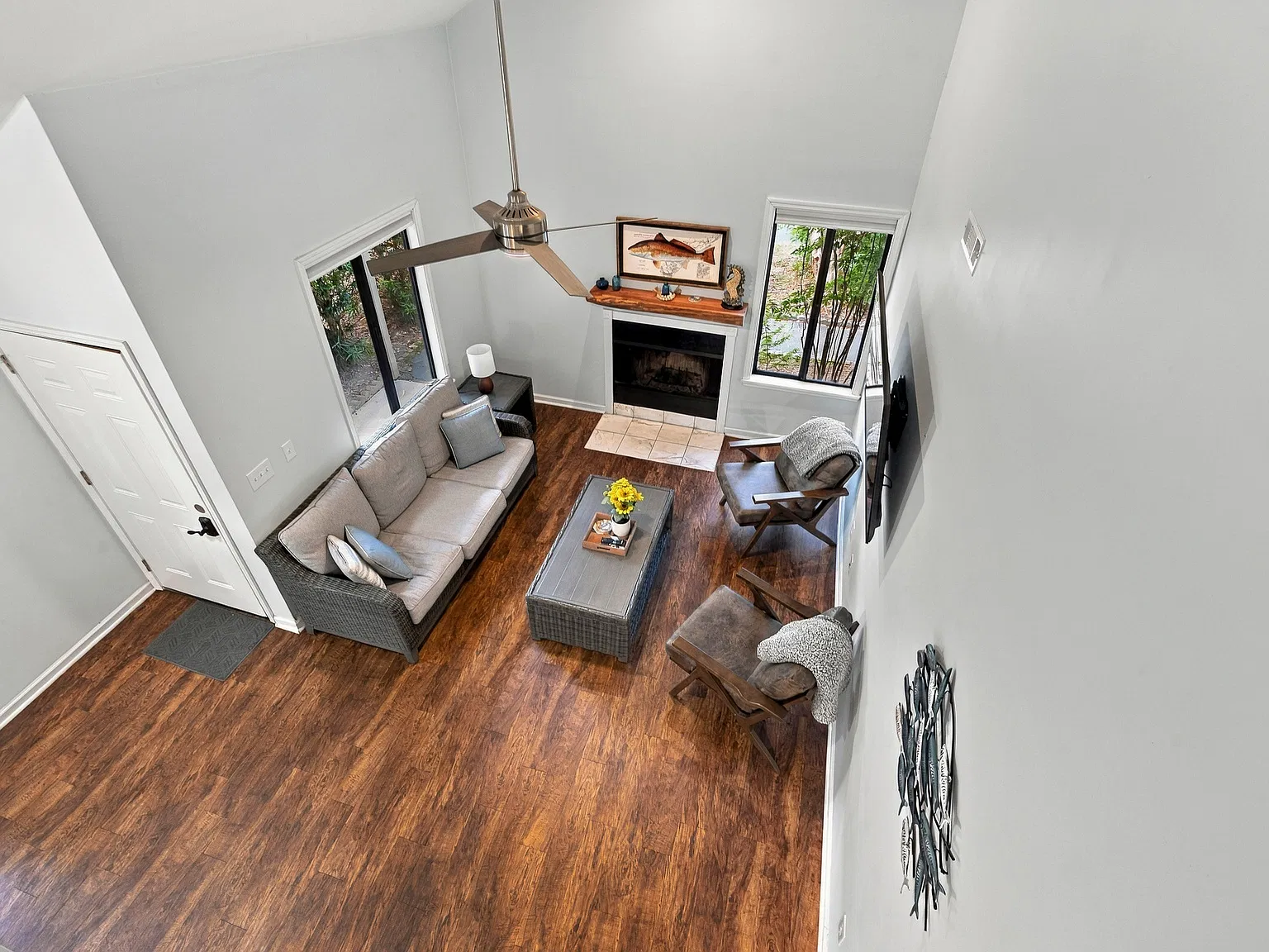 3 bed, 1400 sqft, $3,500 — Photo 2